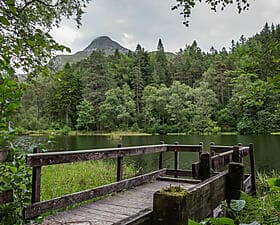 Marche sur le sentier de Glencoe Lochan